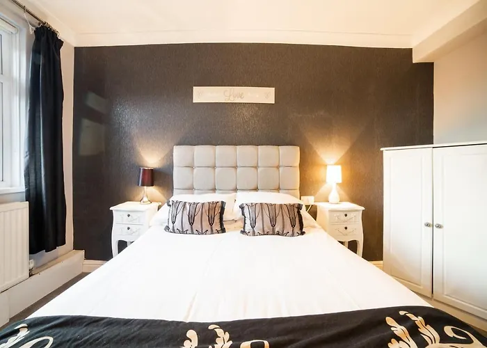 The Traxx Hotel